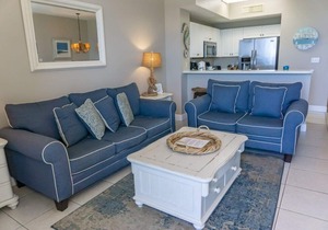 BEACHFRONT! FREE BEACH CHAIRS! LOW 9TH FLOOR! Over 146 Five Star Reviews!