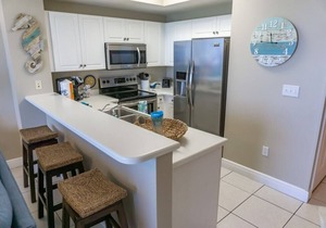 BEACHFRONT! FREE BEACH CHAIRS! LOW 9TH FLOOR! Over 146 Five Star Reviews!