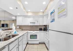 🌊Beachfront Pool~Updated~Walk 2 Beach~Water Taxi~Hot Tub~2BR East Pass 102