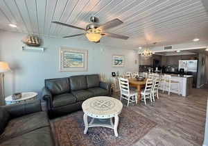 Beachfront Townhouse Private Garage & Balconies, Free Golf & Activities Daily