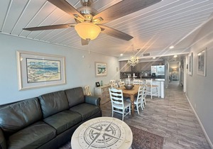 Beachfront Townhouse Private Garage & Balconies, Free Golf & Activities Daily