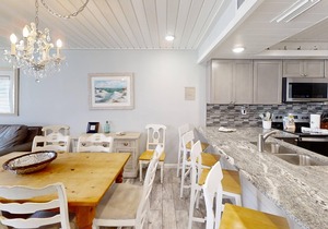 Beachfront Townhouse Private Garage & Balconies, Free Golf & Activities Daily