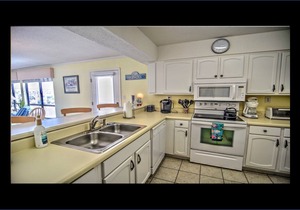 Beachview Complex - Steps from the beach, Swimming pool, and Tennis Court