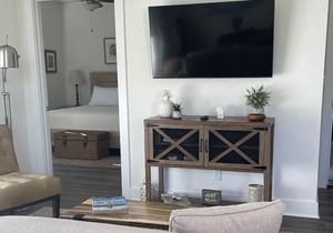 Beautiful 3 Br/2 Baths & huge pool- 5 Min. WALK to BEACH & Dining! FREE GYM