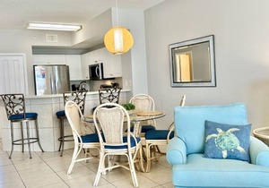 Beautiful 6th Floor New LR furniture, 2BR/2BACondo- 2 King BR, 2 BA , BUNK ROOM!