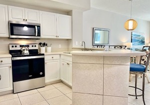 Beautiful 6th Floor New LR furniture, 2BR/2BACondo- 2 King BR, 2 BA , BUNK ROOM!
