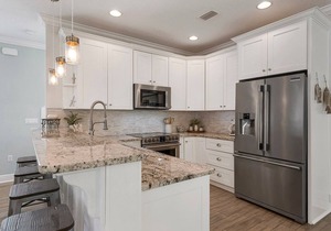 Beautiful Crystal Beach Vacation House in Destin with Cool Community Pool!