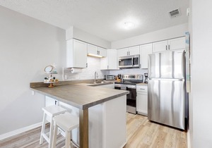 Beautiful ocean view condo with pool, private W/D, and easy beach access