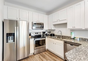 Beautiful Oceanside Home w/Fast WiFi, Balcony, Private W/D - Close to Beach