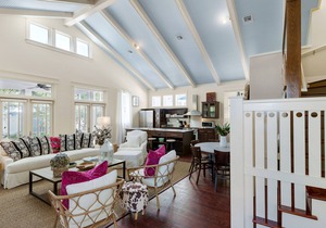 Big, & beautiful Parkshore Drive home w/large porch, free WiFi - close to beach