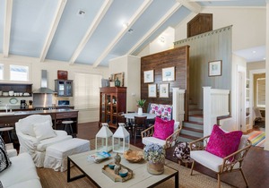 Big, & beautiful Parkshore Drive home w/large porch, free WiFi - close to beach