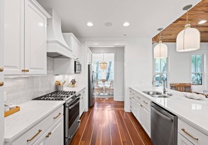 Book a Vacation Today! Packed with Amenities! Fireplace, Gas Grill, Porches! Private Backyard!