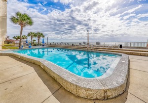Bright condo on the Gulf with pool, beach access, hot tub, balcony & central AC