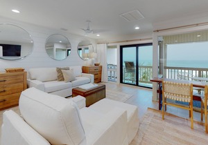 Bright condo on the Gulf with pool, beach access, hot tub, balcony & central AC