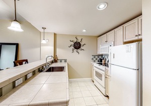 Bright condo with lagoon pool, hot tub, golf, private W/D & central AC