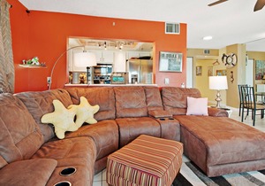 Bright, sunny condo with gorgeous ocean views & pool access! in Madeira Beach