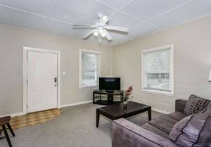 Budget Friendly Centrally Located in East Hill - Free Off Street Parking - Free Fast Internet & WiFi