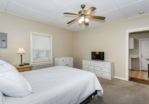 Budget Friendly Centrally Located in East Hill - Free Off Street Parking - Free Fast Internet & WiFi