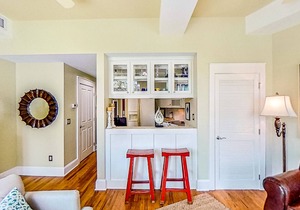 Carillon condo in downtown with pool access, balcony & W/D - close to the beach