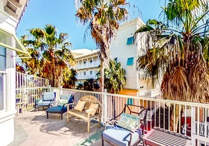 Carillon condo in downtown with pool access, balcony & W/D - close to the beach