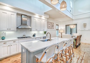 Charming 3BR, Pet-Friendly Cottage, Golf Cart, Bikes, 2 Blocks to Beach & WaterColor Amenities!