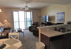 CHARMING BEACHFRONT 1BR/2BA LOW FLOOR AMAZING VIEWS & SUNSETS!