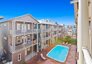 Charming beach escape w/a shared pool, free WiFi, washer/dryer, & central A/C