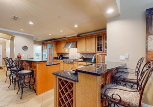 Charming Gulf front condo w/courtyard, pool access, & full gulf view