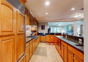 Charming Gulf front condo w/courtyard, pool access, & full gulf view