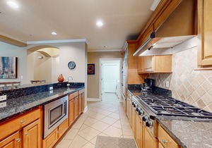 Charming Gulf front condo w/courtyard, pool access, & full gulf view