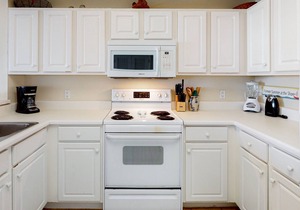 Comfortable beachfront condo, beach setup included, quick drive to dining