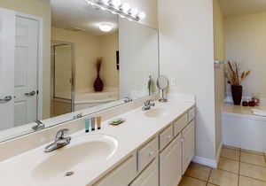 Comfortable beachfront condo, beach setup included, quick drive to dining