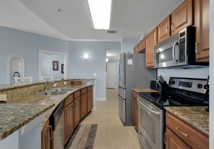 CORNER UNIT WITH AMAZING VIEWS AND FREE BEACH SERVICE!
