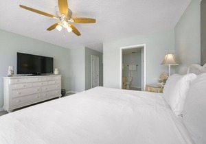Cozy 4BR Townhouse DIRECTLY ON THE BEACH!