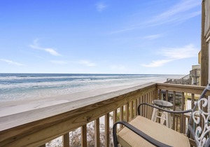 Cozy 4BR Townhouse DIRECTLY ON THE BEACH!