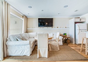Cozy coastal condo with shared pool, Hot tub and easy beach access