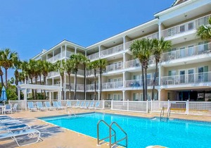 Cozy studio close to the beach w/shared pool & tennis courts - shopping nearby