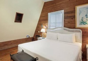 Curry House- 3rd Floor, King Bed, & Balcony Room 8