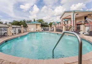 Days Inn by Wyndham Panama City/Callaway