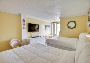 Daytona Beach Studio w/Private Lanai 1 Mi to Pier