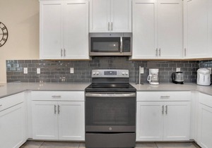 Dazzling 8BR Villa w Pool/Spa Near Disney