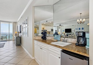 Desirable 2 bdr Gulf-Front 8th floor Pearl of Navarre Condo!