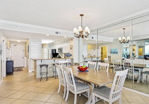 Desirable 2 bdr Gulf-Front 8th floor Pearl of Navarre Condo!