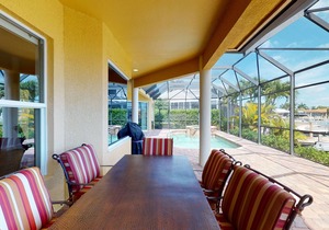 Direct Access, 4 Bedroom Waterfront House With Pool