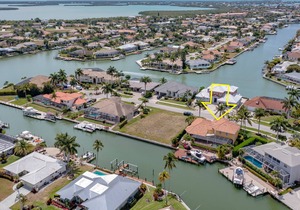 Direct Access, 4 Bedroom Waterfront House With Pool