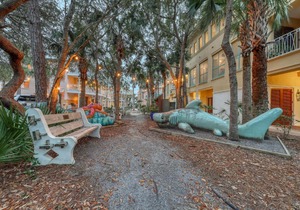 Downtown Carillon 4-302