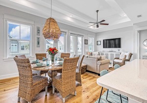 DRIFTING SOUTH- 2 BDRM Townhome With Beach Cruisers & Close To Pool!