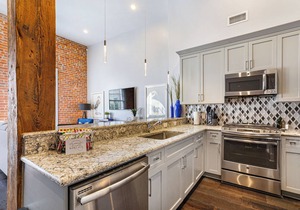 💙 DWNTWN NOLA CHARMER,WITH ALL THE FEELS! 2BR+QUEEN Sleeper Sofa+Private Balcony💙The Steamboat