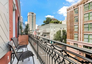 💙 DWNTWN NOLA CHARMER,WITH ALL THE FEELS! 2BR+QUEEN Sleeper Sofa+Private Balcony💙The Steamboat