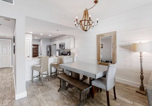 Elegant dwelling on the beach with beautiful view, pool & pickleball